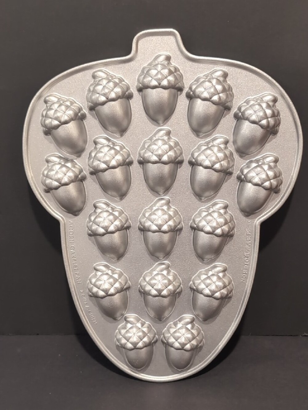 Nordic Ware Acorn Cakelet Pan Cake Non Stick
